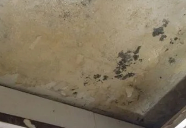 建湖阳台漏水维修公司分享下建湖卫生间渗水维修需要注意哪些问题。